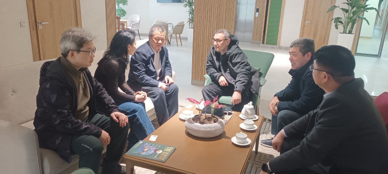 “O’zenergosotish” AJ boshqaruvi raisi Jahongir Obidjonov xizmat safari bilan Jizzax va Navoiy viloyatlarida bo‘lib, hududlarda amalga oshirilayotgan yirik energetika loyihalari bilan yaqindan tanishdi