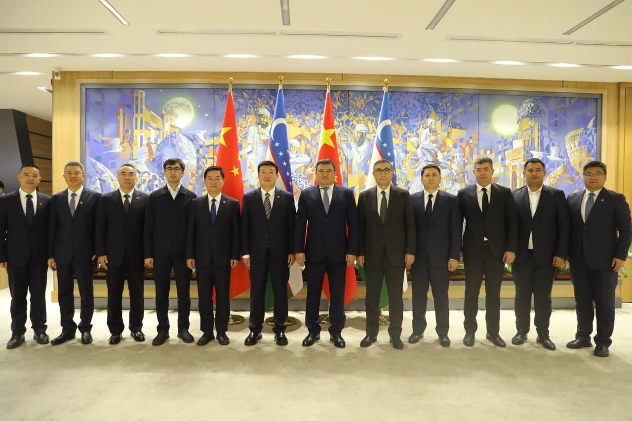 Bo‘ka tumanida quyosh fotoelektr stansiyasi va energiya saqlash tizimini qurish bo‘yicha bitimlar imzolandi.