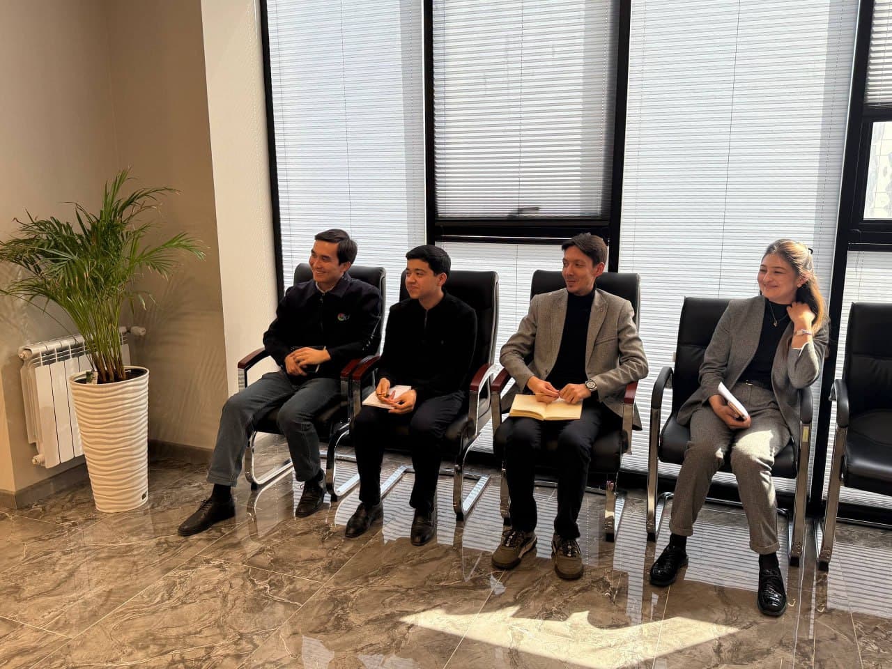 Rahbar va yoshlar uchrashuvi